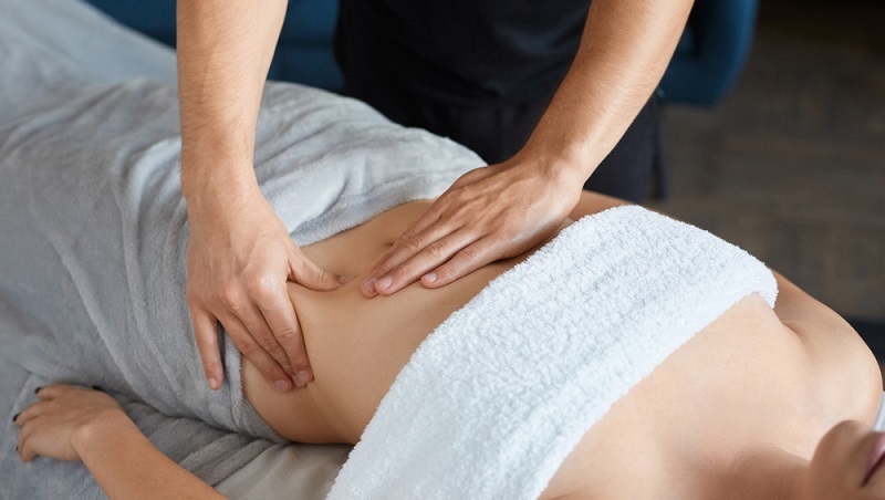 XOA BỤNG TRƯỚC KHI ĐI NGỦ CÓ NHỮNG LỢI ÍCH GÌ? 1021_masage_bung_giam_mo