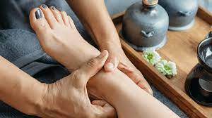 massage chân cho bà bầu