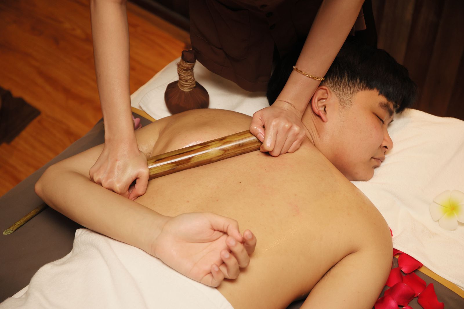 lợi ích massage bằng tre